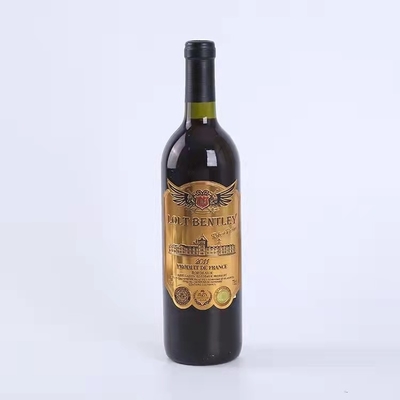 As etiquetas da etiqueta do vinho tinto forram o esparadrapo impermeável impresso do aniversário